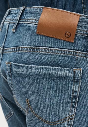 Прямые джинсы