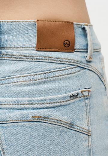 Клешеные джинсы