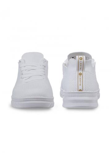 Походные кроссовки