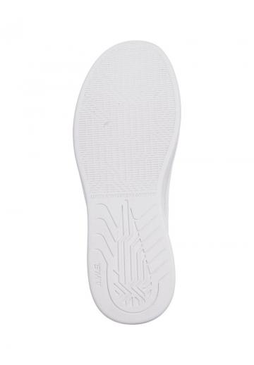 Походные кроссовки