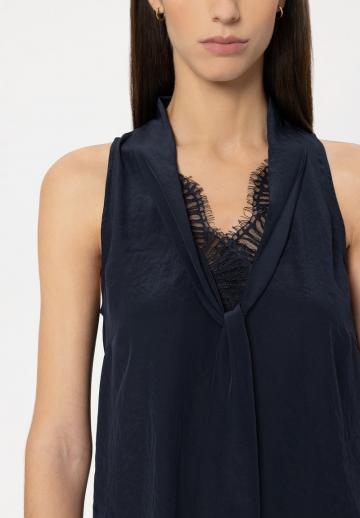 Блузка без рукавов