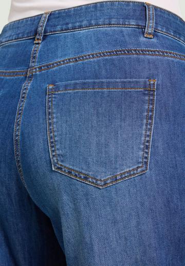 Прямые джинсы