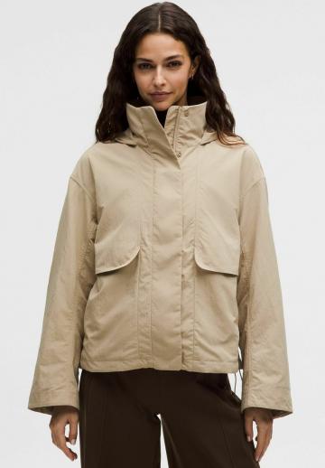 Куртка с накладнымит карманами