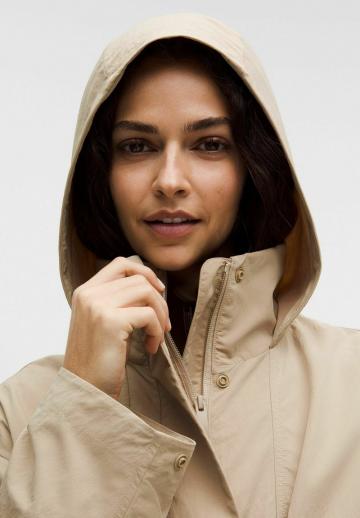 Куртка с накладнымит карманами