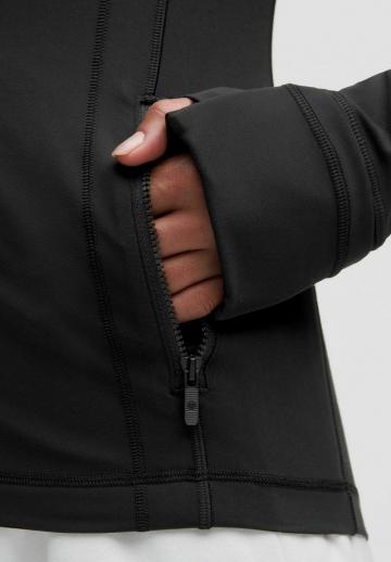 Спортивная куртка