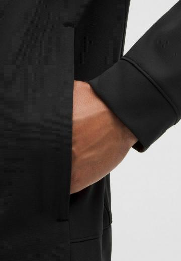 Спортивная куртка