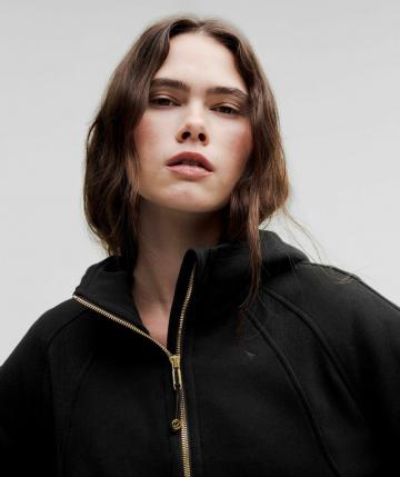 Спортивная толстовка