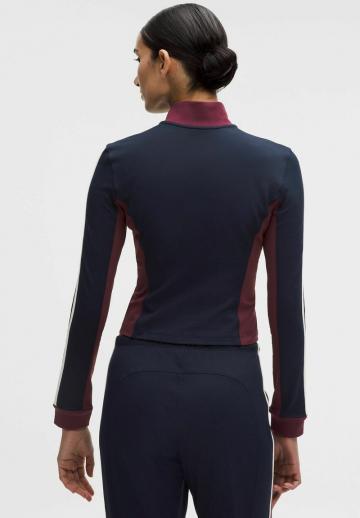 Спортивная куртка