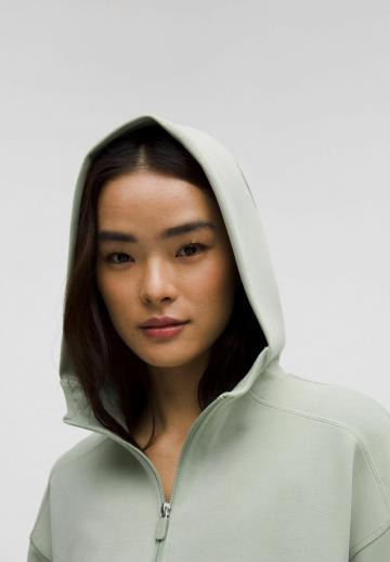 Спортивная толстовка