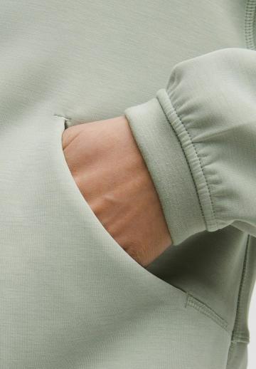 Спортивная толстовка