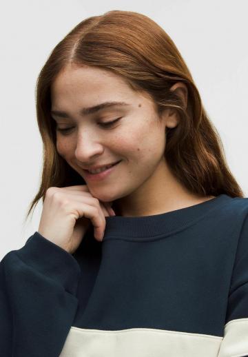 Спортивная толстовка