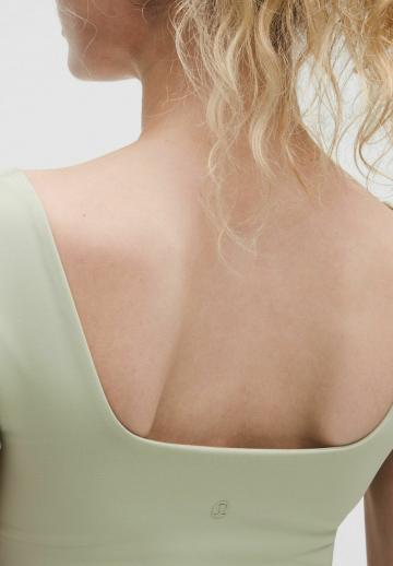 Спортивный топ