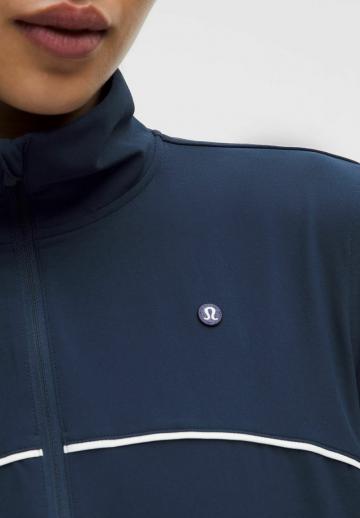 Спортивная куртка