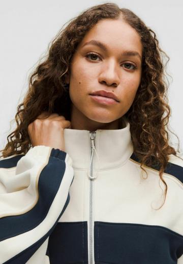 Спортивная куртка