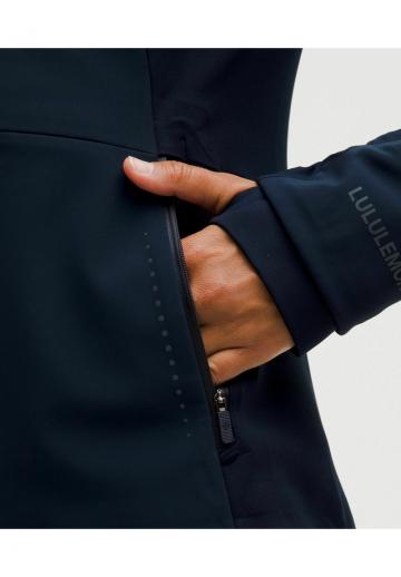 Спортивная куртка