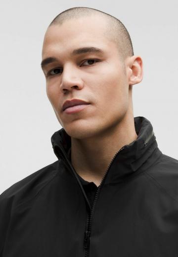 Спортивная куртка