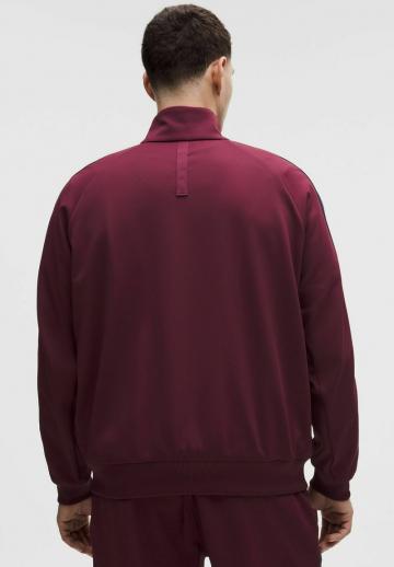 Спортивная куртка