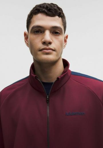 Спортивная куртка