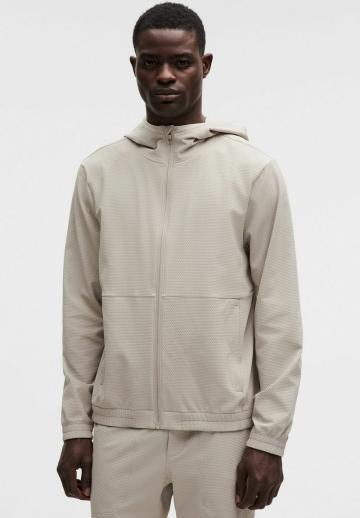 Спортивная куртка