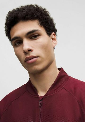 Спортивная куртка