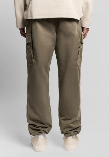 Брюки с накладными карманами