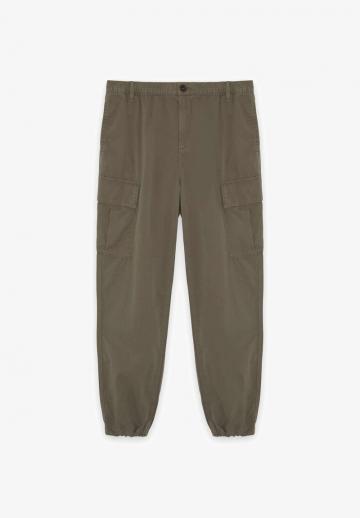 Брюки с накладными карманами