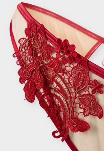 Трусы на бедрах