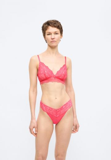 Трусы на бедрах