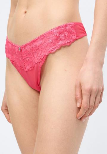 Трусы на бедрах