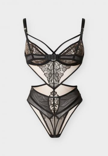 Трусы на бедрах