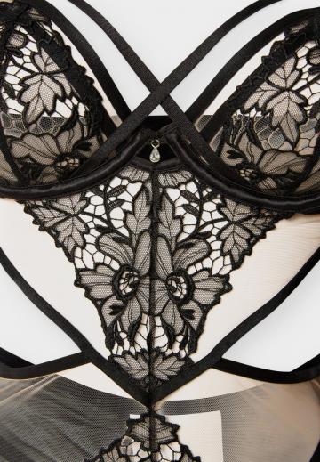 Трусы на бедрах