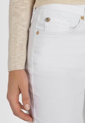 Короткие джинсы