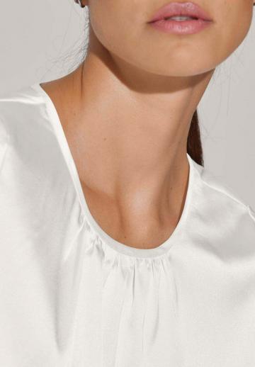 Атласная блузка