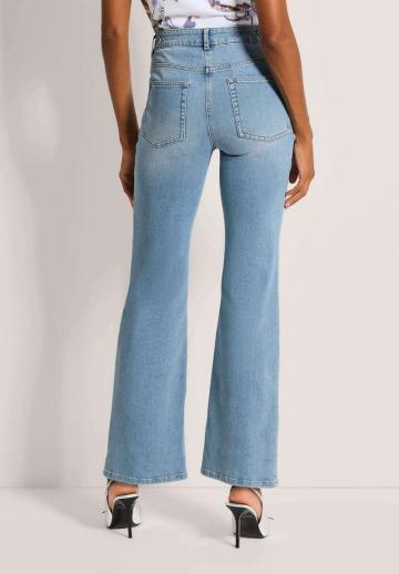 Клешеные джинсы