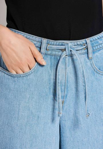 Прямые джинсы