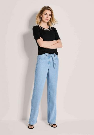Прямые джинсы