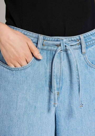 Прямые джинсы