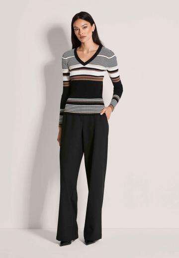 Пуловер в полоску