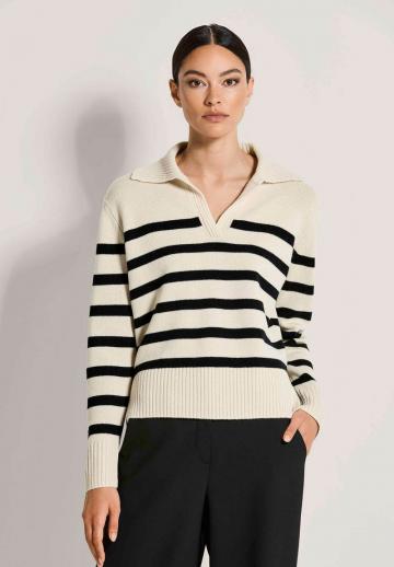 Пуловер в полоску