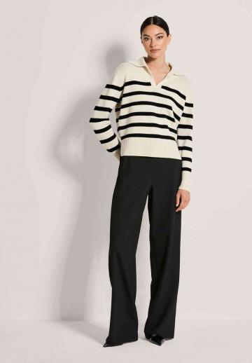 Пуловер в полоску