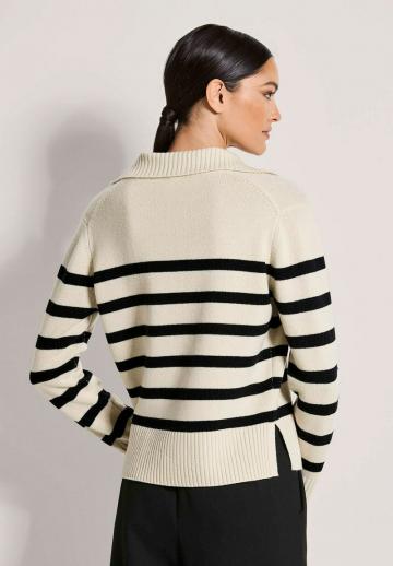 Пуловер в полоску