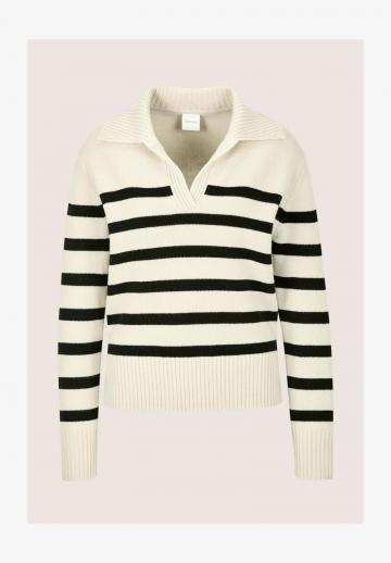 Пуловер в полоску