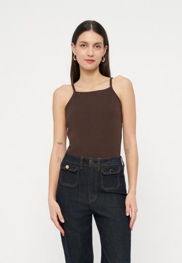 Топ на бретельках