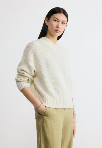 Пуловер с вырезом V