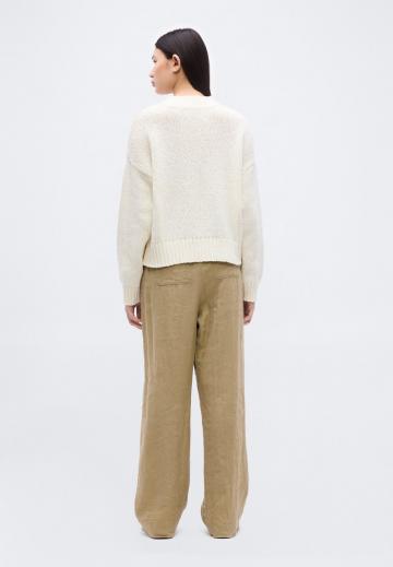 Пуловер с вырезом V