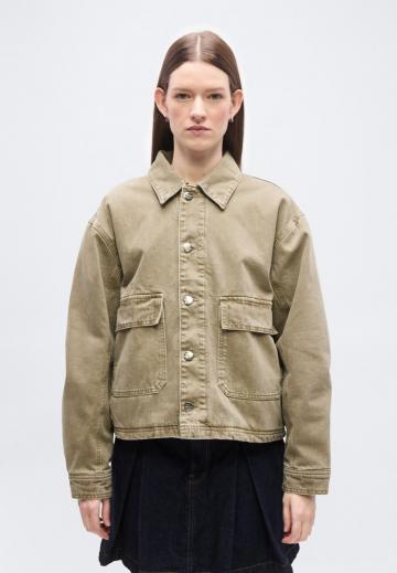 Куртка с накладнымит карманами