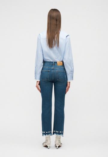 Короткие джинсы