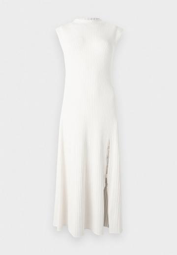 Вязаное платье