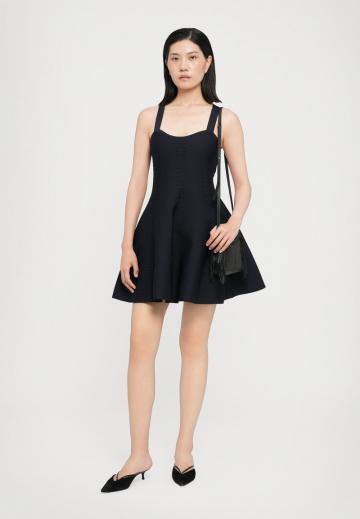 Короткое платье