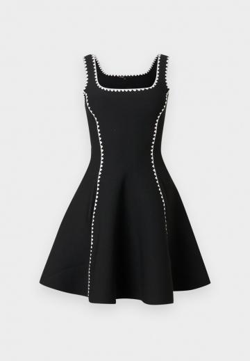 Короткое платье